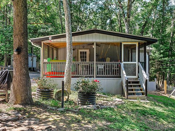 2nd image of 566 Mountain Laurel Ln