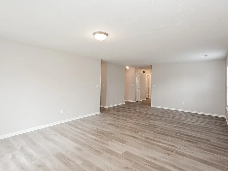 126 Thistlewood Dr — Photo 5