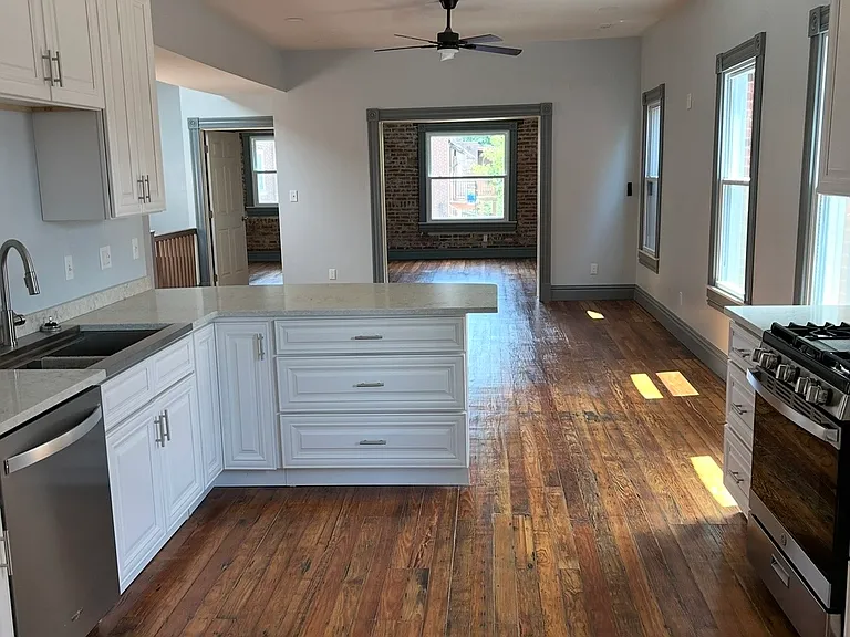 2139 California Ave #2-F — Photo 1