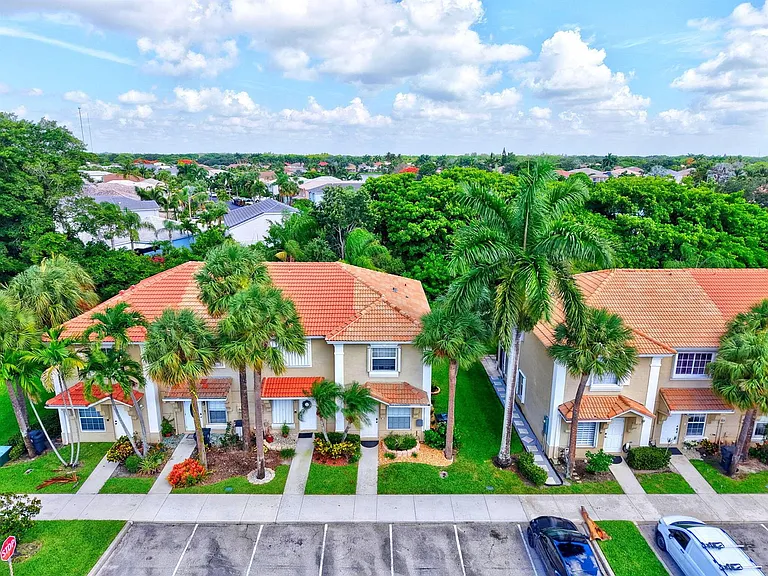 6917 Crooked Fence Dr — Photo 3