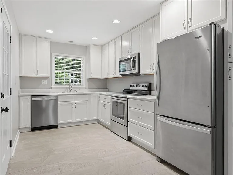 1111 N Valley Dr — Photo 20