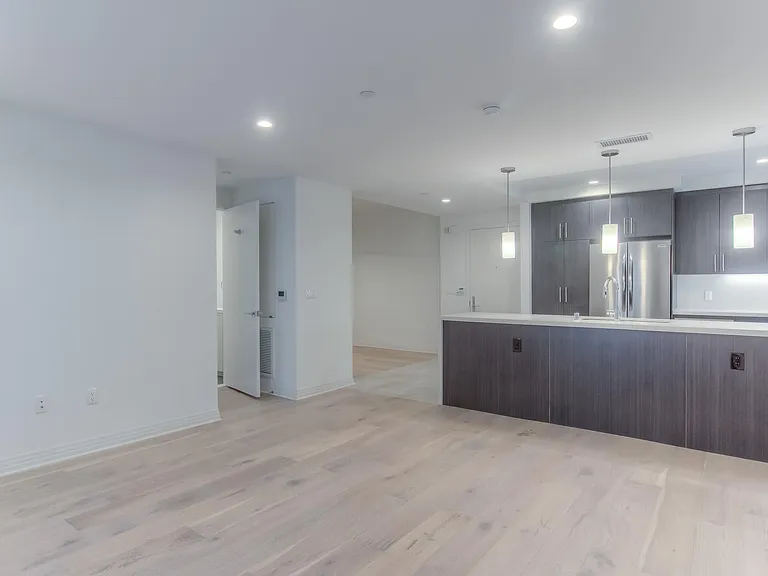 417 S. Barrington Avenue — Photo 7