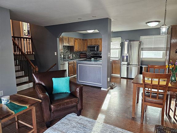 3rd image of 2119 Thompson Ave