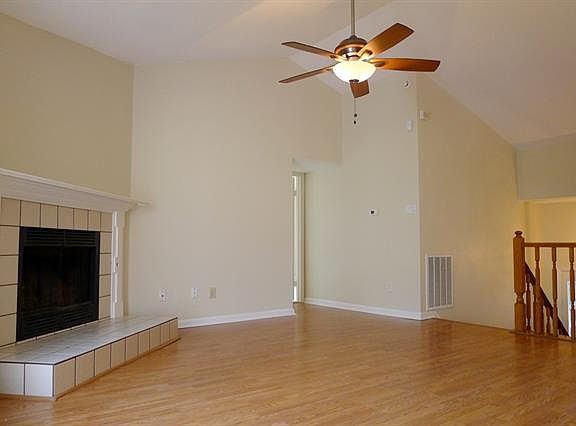 4th image of 2301 Summit Dr