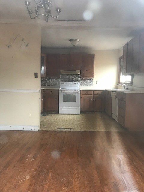 2nd image of 19 Kennon Rd