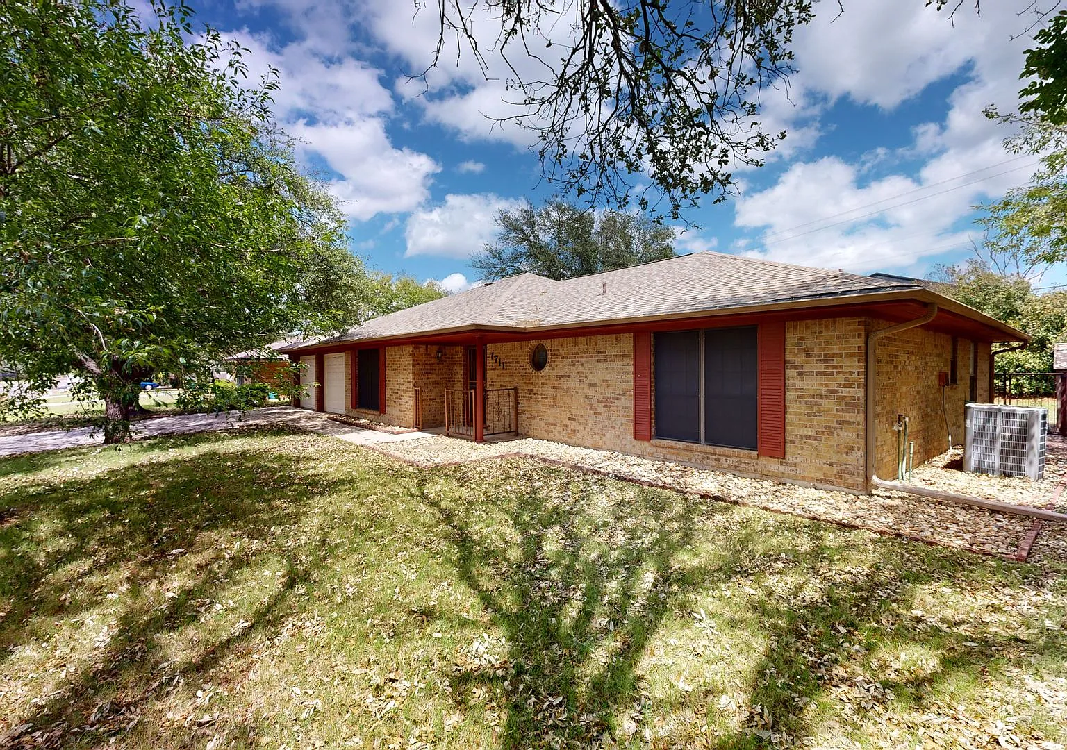 2 Weeks Free + $1,595 For A 3 Bedroom Vintage Charmer In Harker Heights! — Photo 3