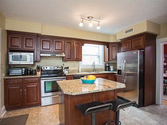 3rd image of 341 Sunrise Ave