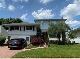 765 Hillcrest Pl, Valley Stream, NY 11581