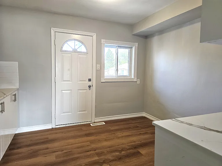 8392 Willoughby Dr — Photo 4