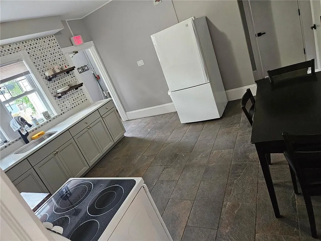 8 bed, 2.0 bath, 2600 sqft, $8,000 — Photo 4