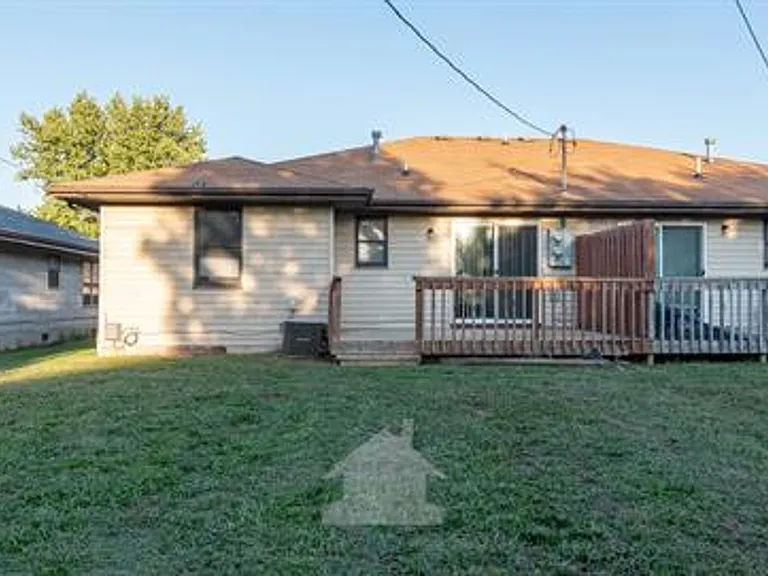 3361A S Clifton Ave — Photo 7