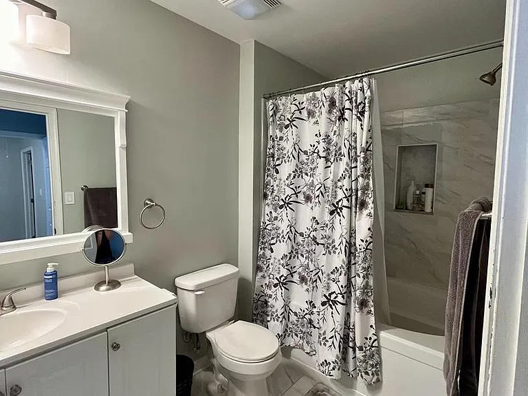 4201 Grenwich Ln — Photo 11
