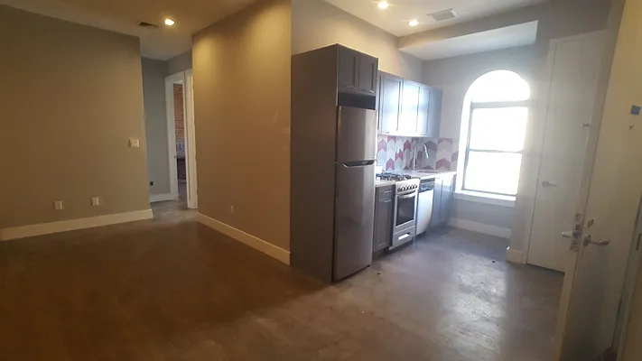 Rented by Evergreen Apartments BK | media 1