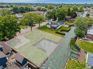 22507 Beach St, Saint Clair Shores, MI