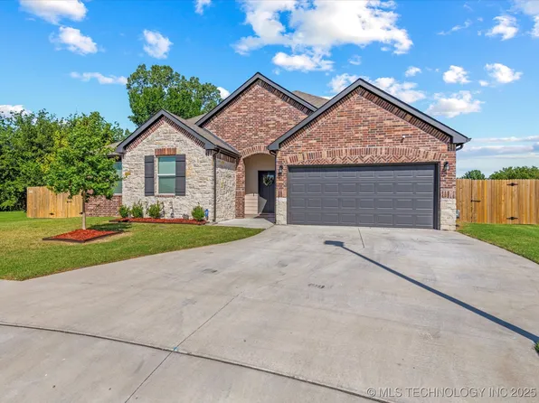 1507 Foxtail Park Ln, Bartlesville, OK 74006