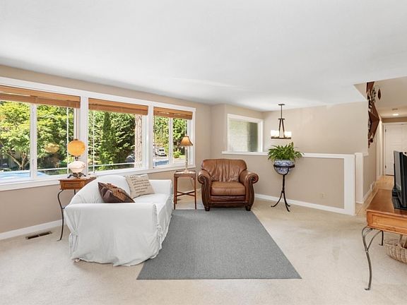 3rd image of 14301 Salal Dr