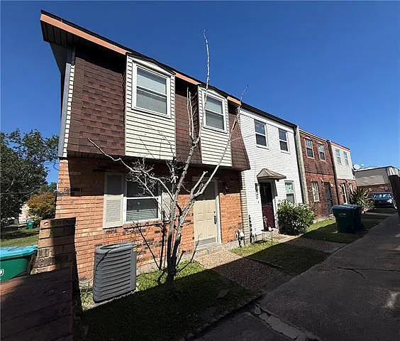 2 bed, 1.5 bath, 1120 sqft, $1,400 — Photo 1