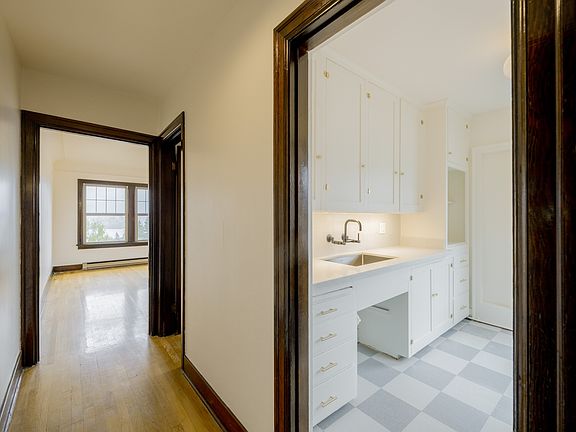 4th image of 6522 Phinney Ave N