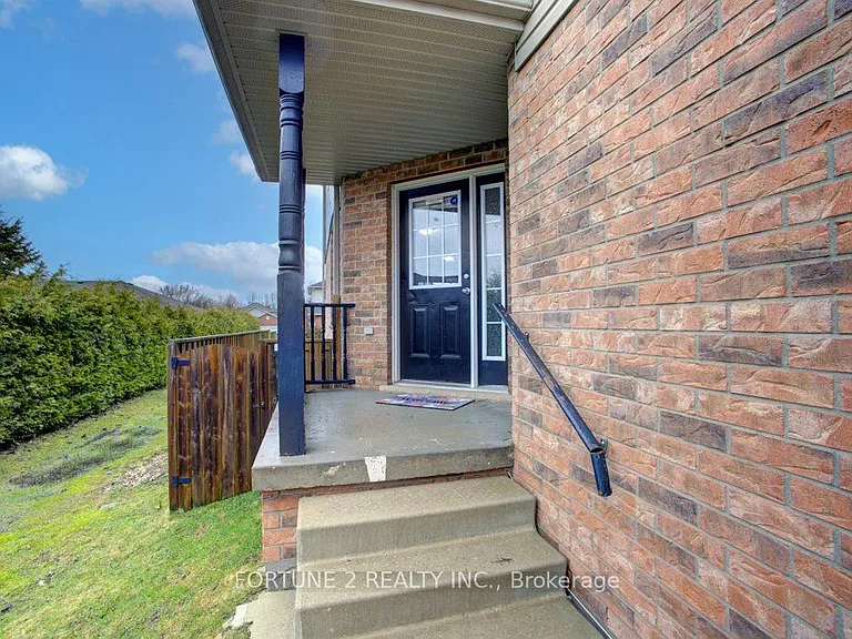 455 Danby St E — Photo 4