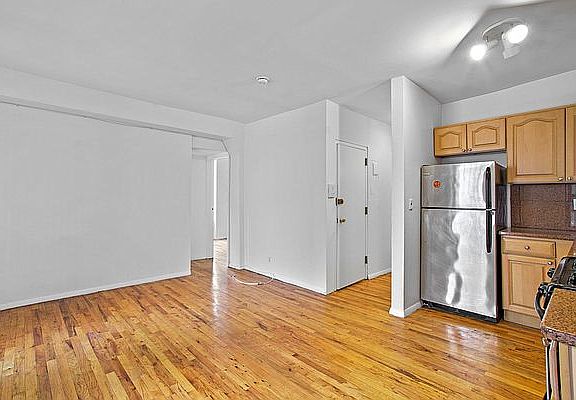 4th image of 78 E 1st St APT 3R