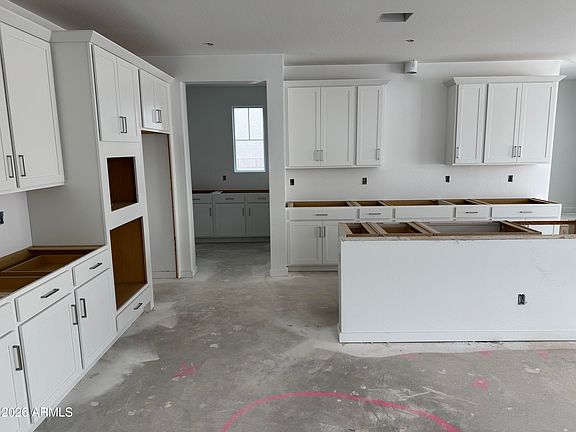 4th image of 2440 W MAXIMO Way