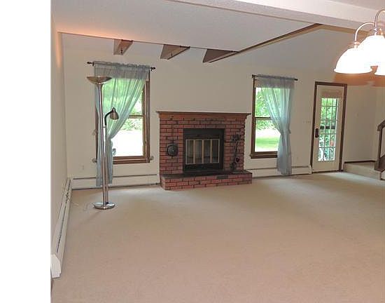 5th image of 22 Chestnut Ct