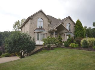 100 Field Club Dr, Robinson Township, PA 15136