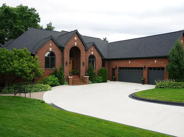 4962 Crystal Creek Ln, Washington, MI 48094