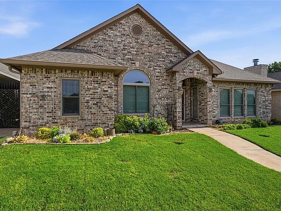 3rd image of 305 Tierra Rica Cir