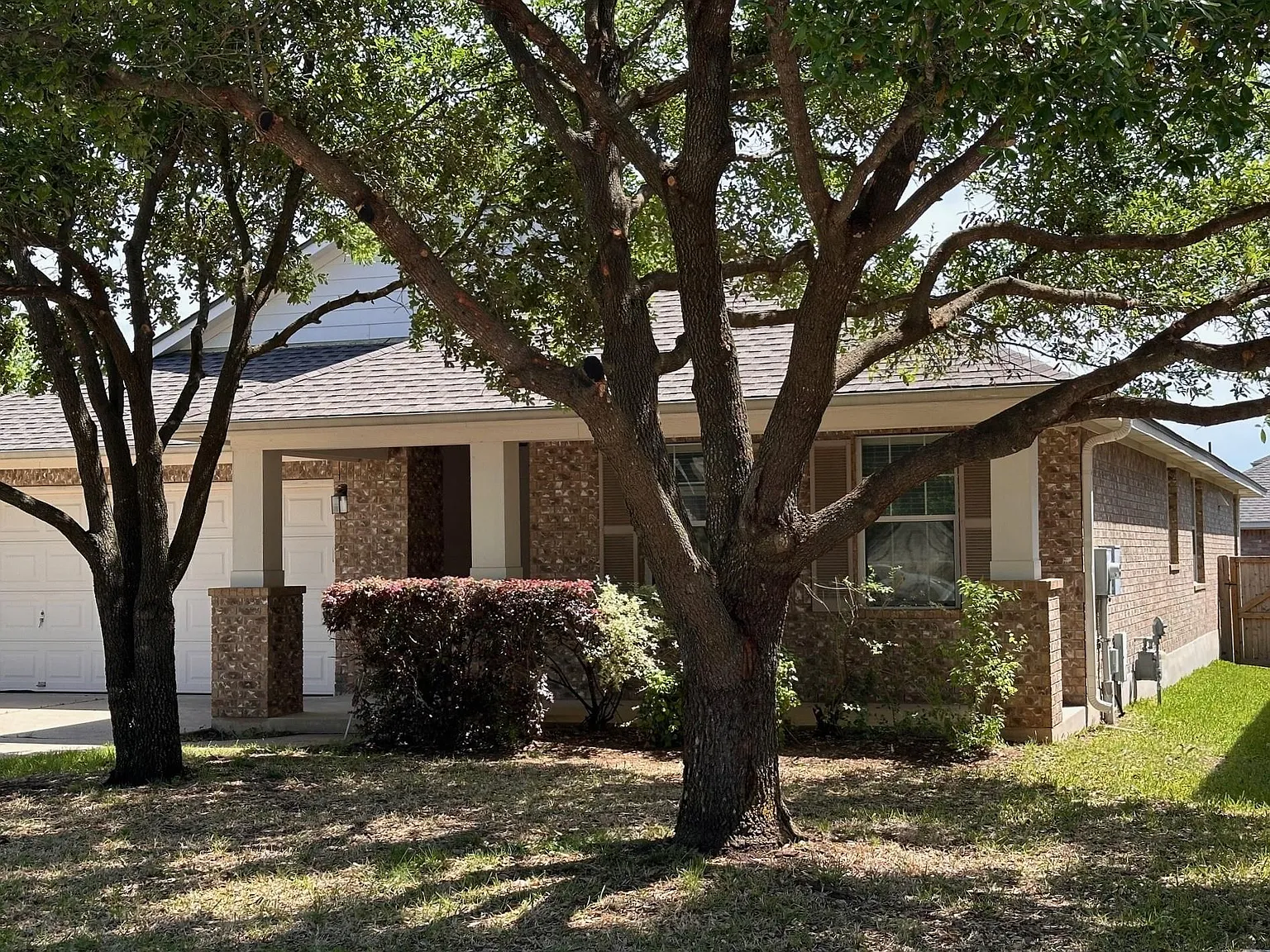 3 bed, 2.0 bath, 2278 sqft, $2,350 — Photo 3