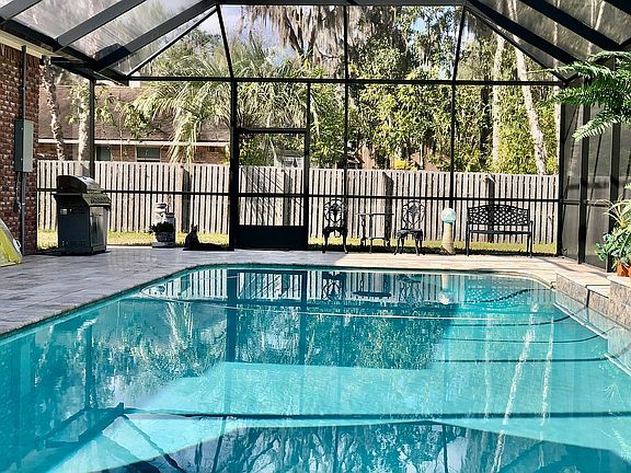 Grill area & overhead light