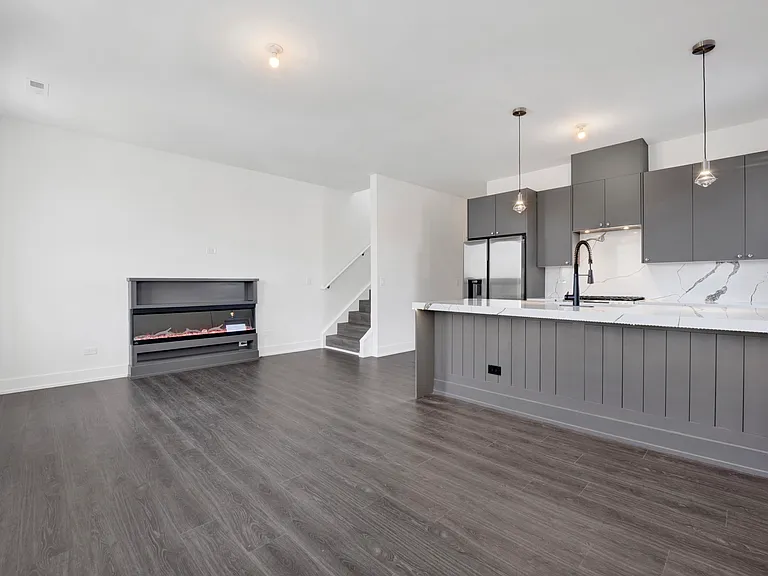 1814 S Throop St #3F — Photo 4