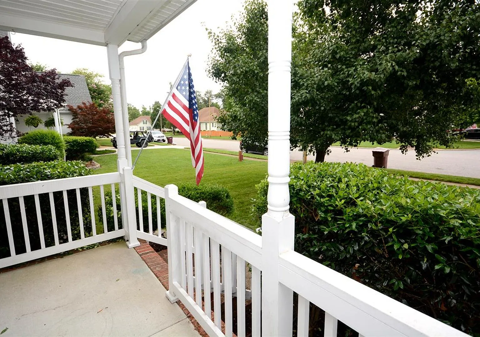 Beautifully maintained 2 story home in the desirable Sawyers Mill Crossing community! — Photo 3