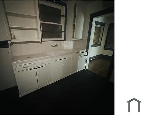 617 E Yale Ave — Photo 3