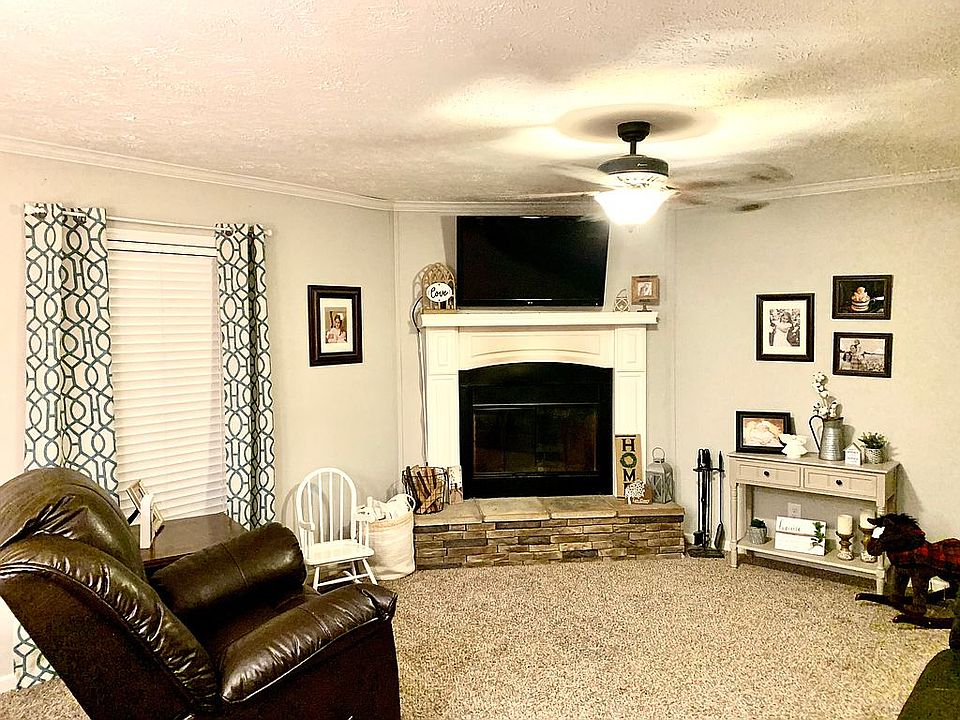 Spacious living room