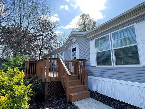 230 Laurel Run Dr, Quakertown, PA 18951