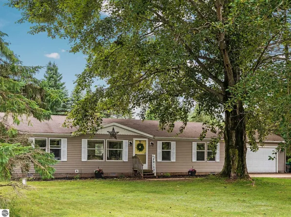 4242 E 46th Rd, Cadillac, MI 49601