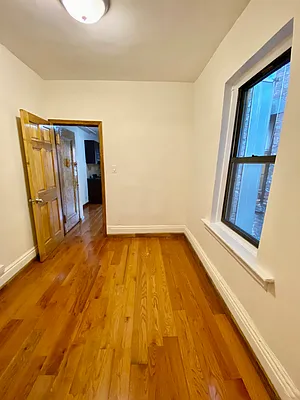 Rented by Avenues Real Estate | media 18