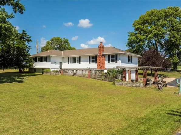 16670 Leavenworth Rd, Basehor, KS 66007