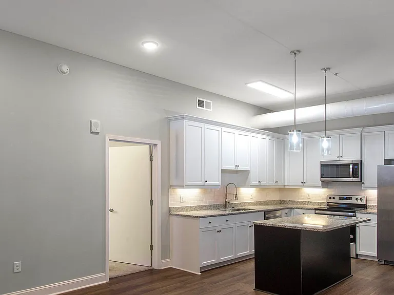 Second Avenue Apartments — Photo 13