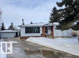 7 Galloway Rd NW, Strathcona County, AB T8A 3K8