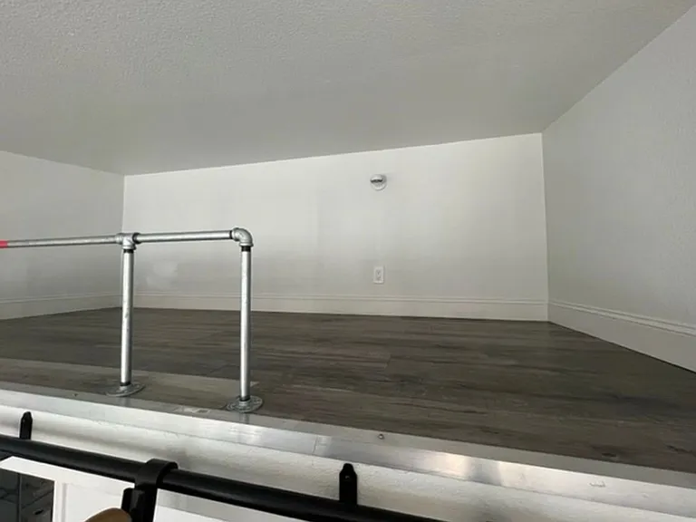 1355 Prater Way #A — Photo 2