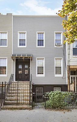 Rented by Compass | media 21