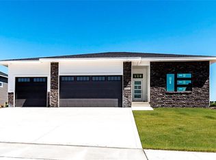 10143 Rhaenys Rd, West Des Moines, IA 50266