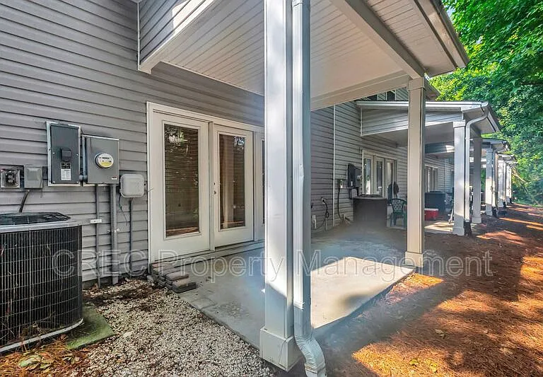 140 Buchanan Cir — Photo 35