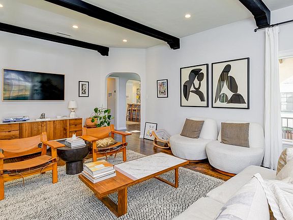 4th image of 2229 Cloverfield Blvd