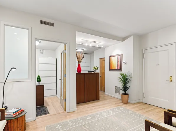 875 5th Avenue image 2 of 9