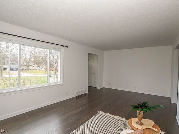 5th image of 2528 N Haven Blvd