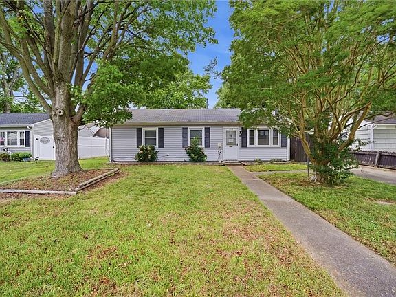 2nd image of 1003 Rollins Cir