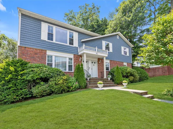 20 Alex Lane, Glen Cove, NY 11542